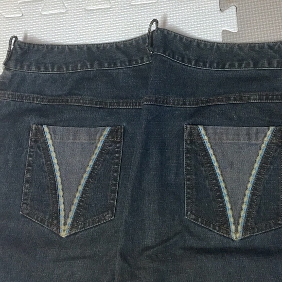 Mamba women’s embroidered jeans - Picture 3 of 4